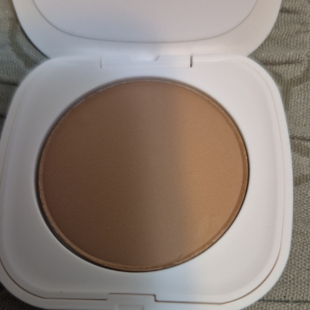 Marc Jacobs Sleek White Compact - Picture 4 of 7